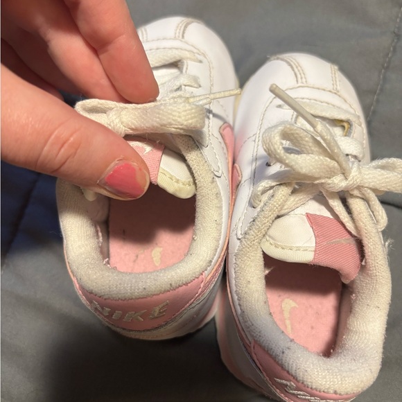 NIKE Little Cortez 7 White and Pink Toddler Sneakers Size 6 - Picture 4 of 7